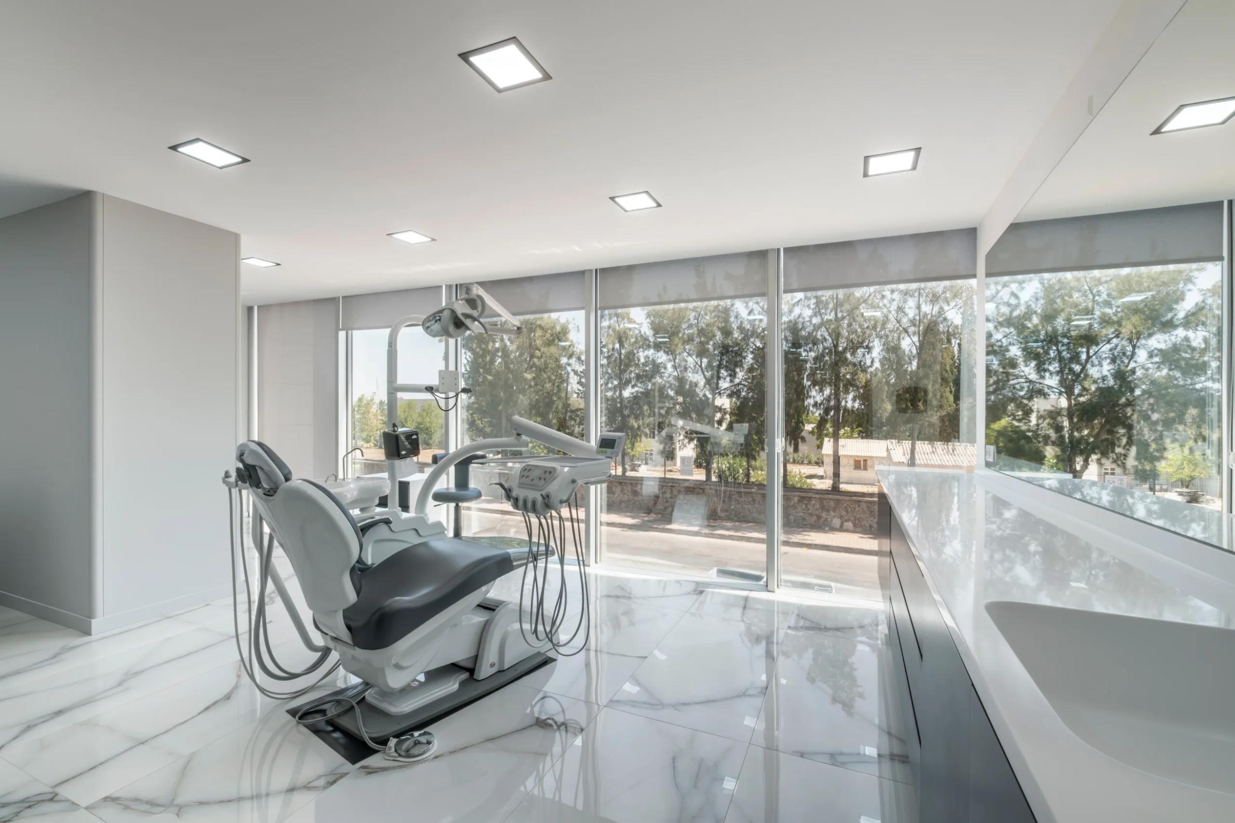 EUSmiles Dental Clinic — 14