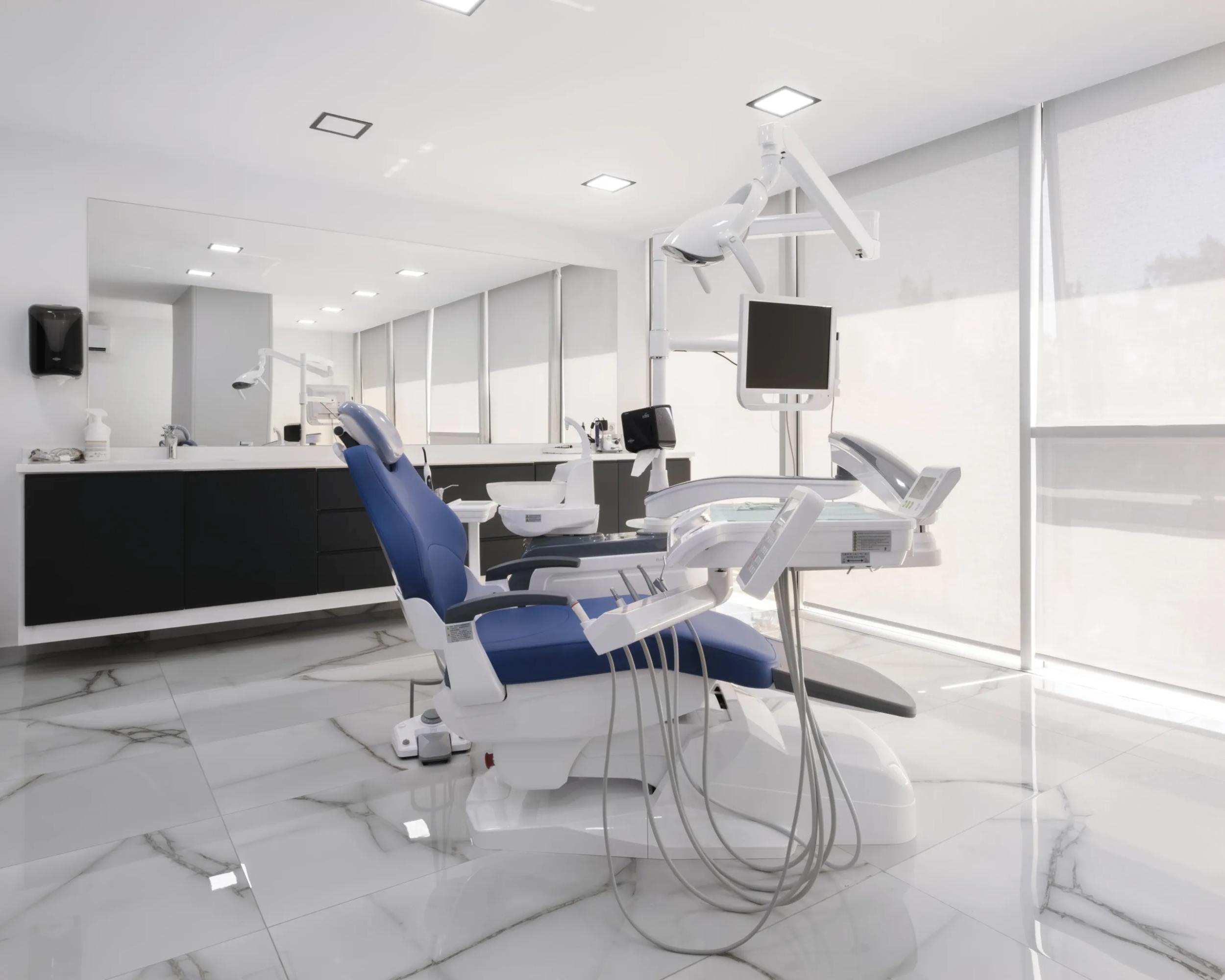 EUSmiles Dental Clinic — 16