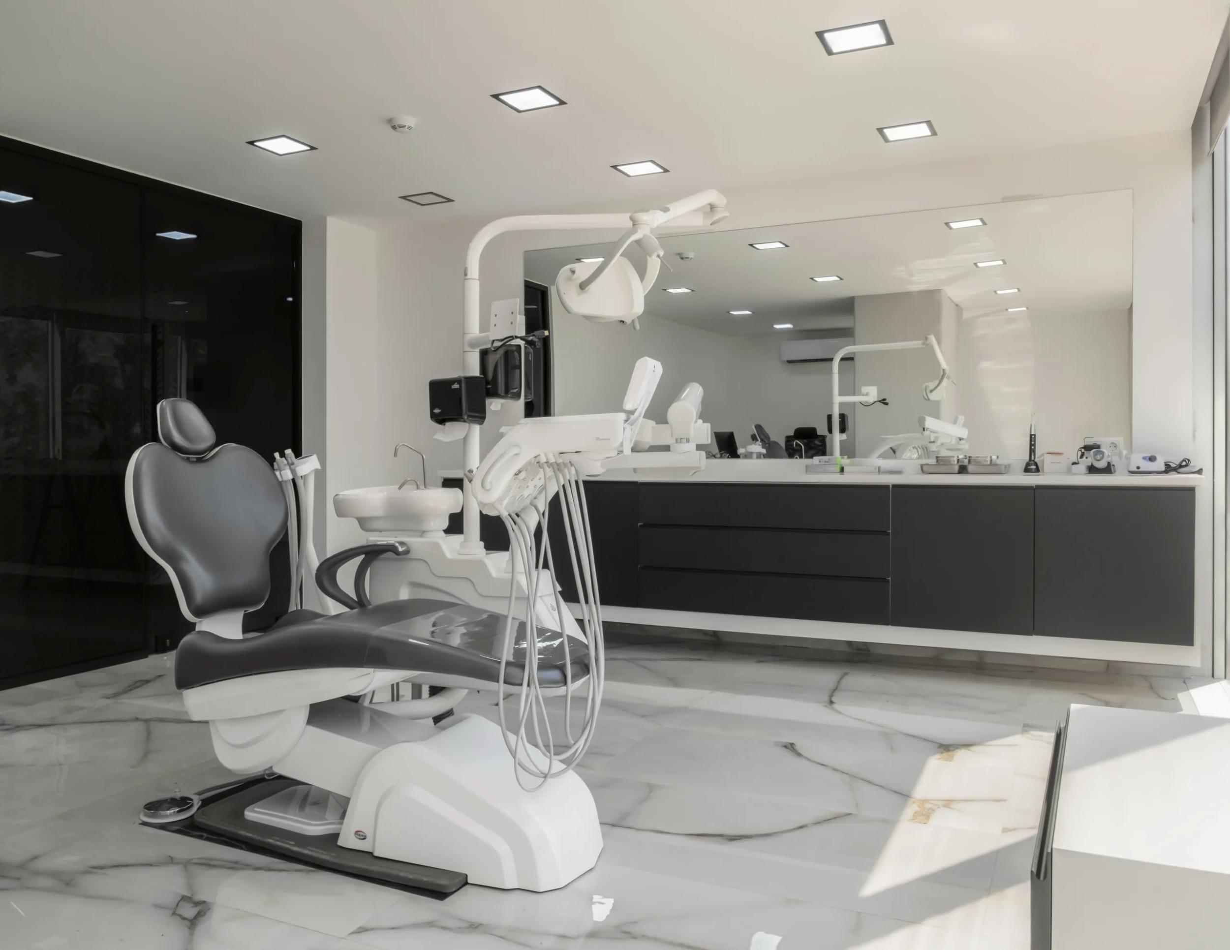 EUSmiles Dental Clinic — 23