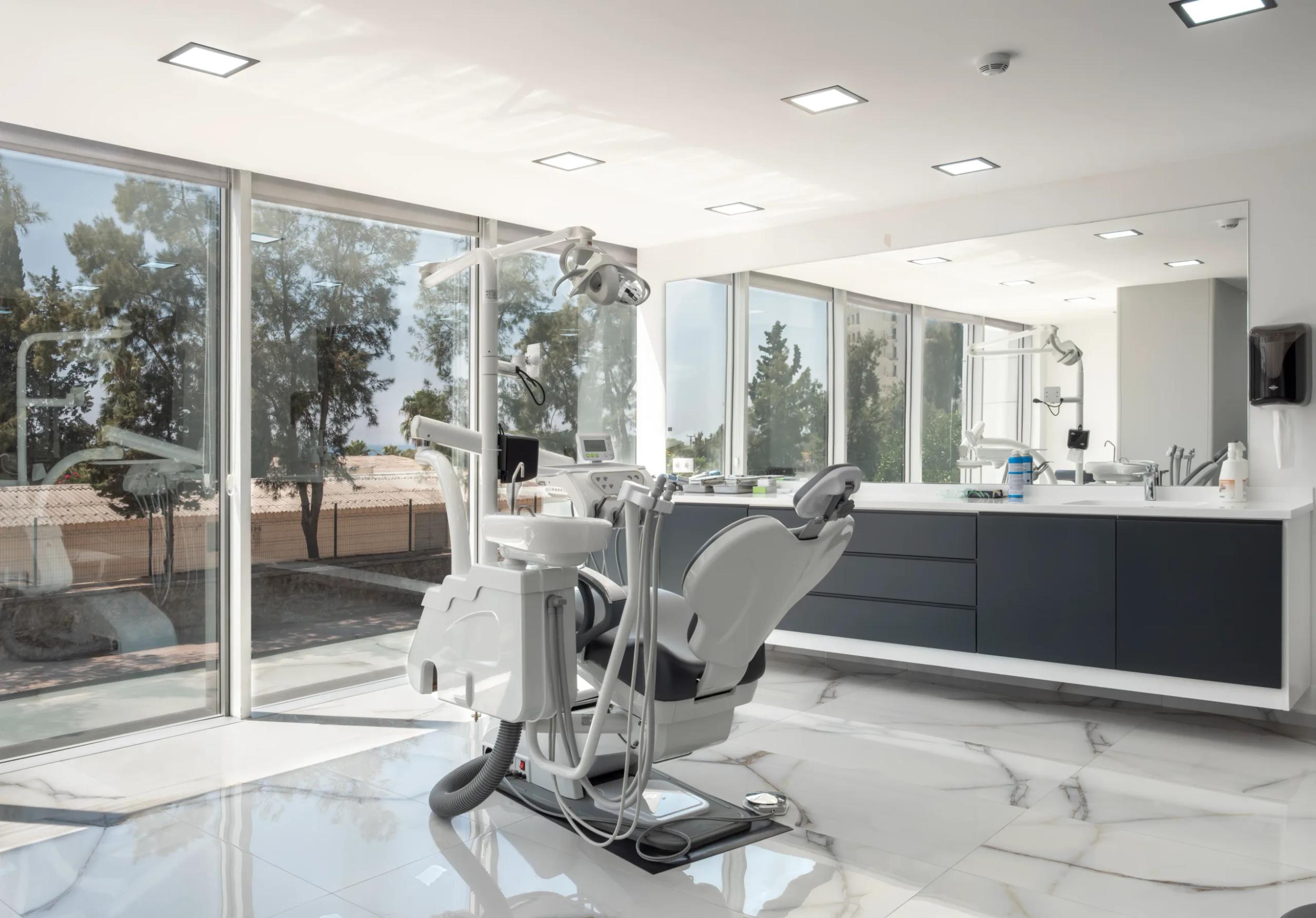 EUSmiles Dental Clinic — 13